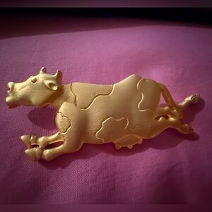 Vintage JJ Brooch Of Cow Jumping Mid Air Gold tone Limited Edition 1988